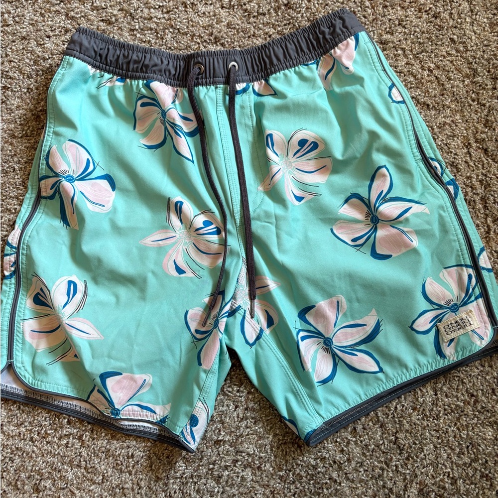 O’Neill Floral 7” Swim Shorts in Aqua and Pink. Men’s size medium.